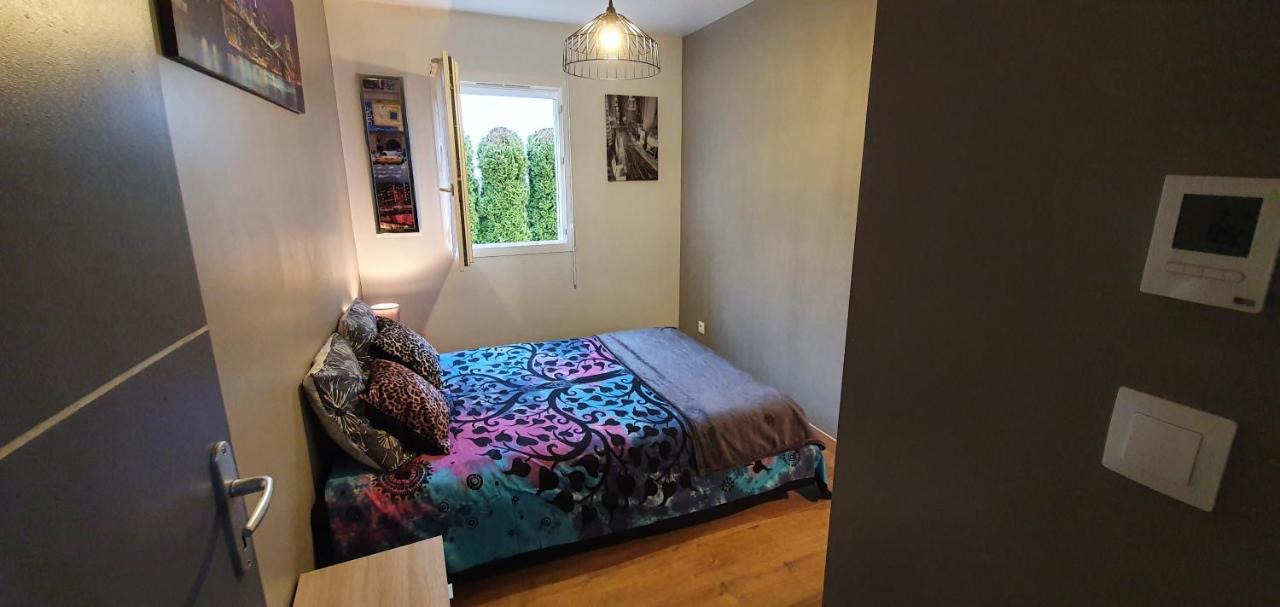 1 Chambre Privative Avec Bureau Et Cuisine Dans Maison 105 M2 Montfaucon Montfaucon  Exterior foto