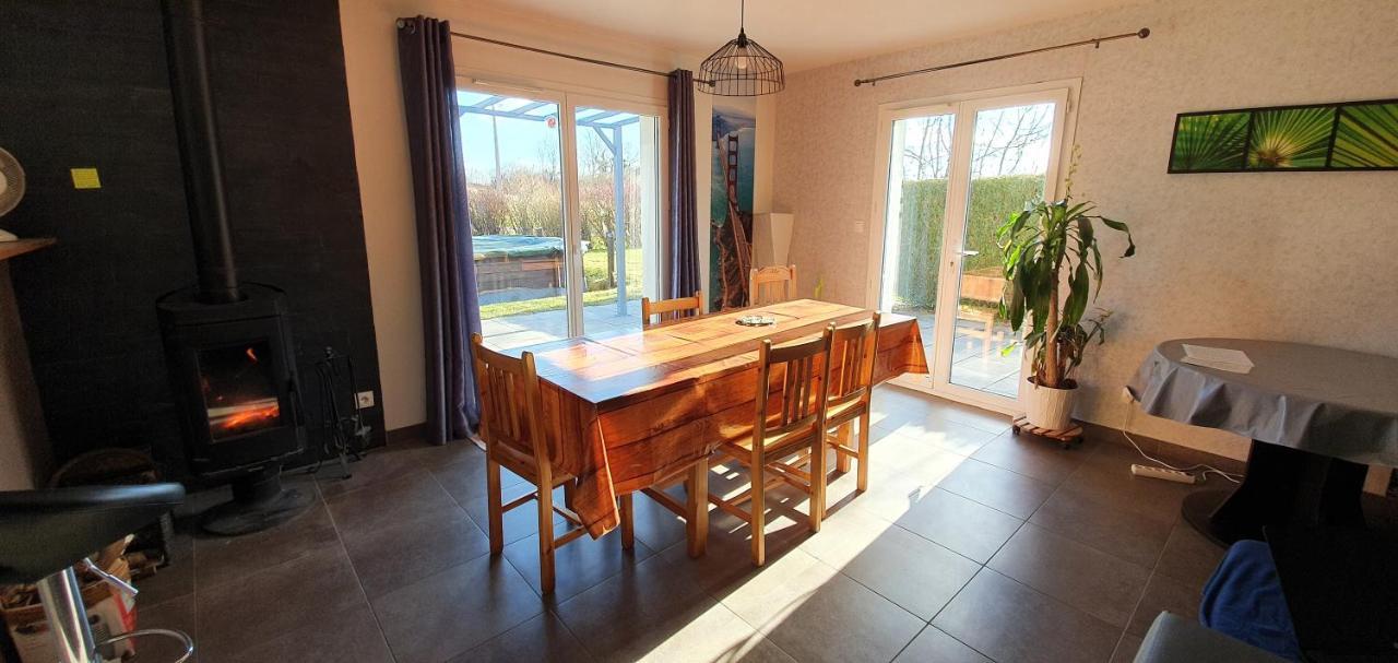 1 Chambre Privative Avec Bureau Et Cuisine Dans Maison 105 M2 Montfaucon Montfaucon  Exterior foto